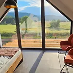 Wataha Pod Basztami - Alfa - Caloroczne Hébergement de vacances *