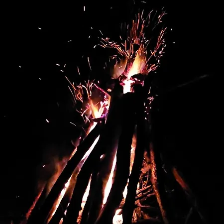 Wataha Pod Basztami - Alfa - Caloroczne Feriehus *