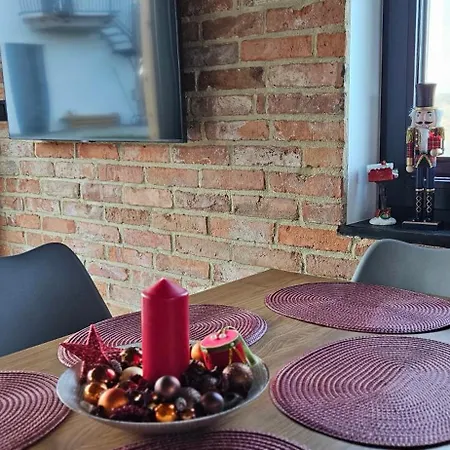 Wataha Pod Basztami - Alfa - Caloroczne Feriehus *